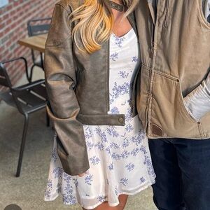 AS SEEN ON TV (Farmer Wants a Wife S2 Taylor hometown dress) Floral Mini Dress